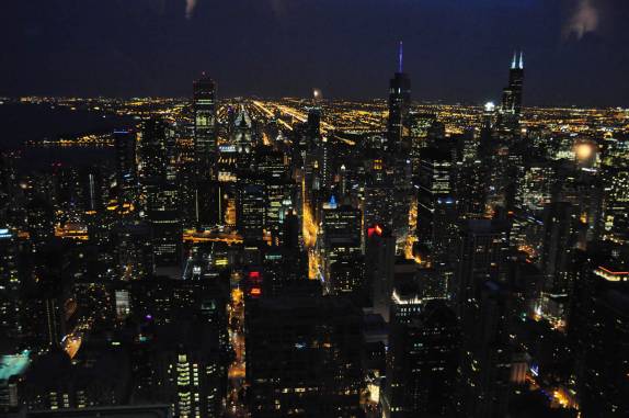 A idade iluminada, vista do alto da John Hancock Tower, em Chicago, estado de Illinois, nos Estados Unidos